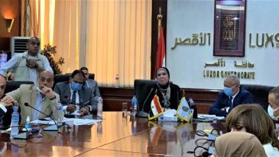 وزيرة التجارة والصناعة تواصل جولتها بمحافظات الصعيد.. اعرف التفاصيل