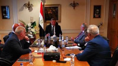 كواليس اجتماع وزير قطاع الأعمال العام بإدارة «ECH» لتسويق منتجات الغزل والنسيج