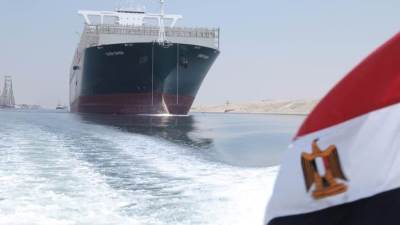 بينها «إيفر جيفن».. قناة السويس تشهد عبور 62 سفينة اليوم الجمعة