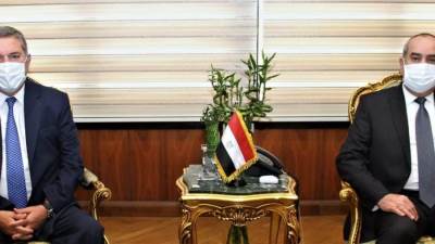 وزيرا قطاع الأعمال والطيران يبحثان الخطوات النهائية لتنفيذ مشروع «رأس جميلة»