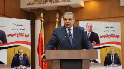 «القوى العاملة» توزع ماكينات خياطة لخريجي أوائل مراكز التدريب المهني