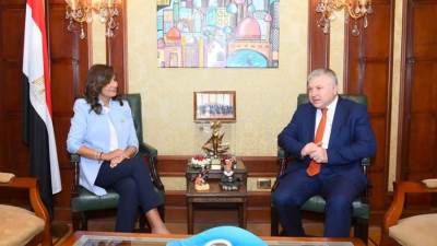 بالتزامن مع نهاية فترة عمله بالقاهرة.. وزيرة الهجرة تكرم السفير الأرميني