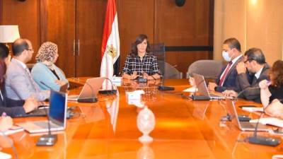 تفاصيل متابعة وزيرة الهجرة تسجيل المسافرين للحصول على لقاح كورونا