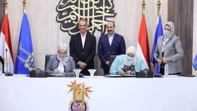 وزير الاتصالات يفتتح ويتفقد عدد من المشروعات بأسوان.. تعرف عليها