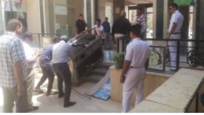 حملة مفاجئة لإزالة الإشغالات بالمجمعات التجارية وتحرير 12 مخالفة بالشروق