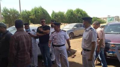 كواليس تنفيذ 14 قرار غلق وتشميع لأنشطة مخالفة بالحي المتميز في أكتوبر