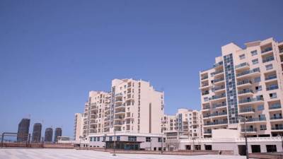 ننشر آخر مستجدات مشروعات الإسكان الجاري تنفيذها بمدينة العلمين الجديدة