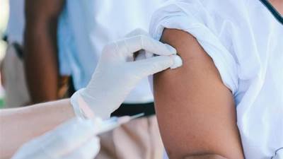 خطوات وتنتهي «الصحة» من تطعيم 5 ملايين مواطن يعملون بالجهاز الإداري للدولة