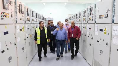 رجب سالمان يتفقد  محطة كهرباء المنطقة الصناعية الثامنة بمدينة السادات