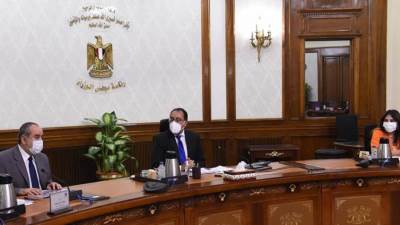 رئيس الوزراء يستعرض مع وزير الطيران مستجدات إعادة هيكلة شركة «مصر للطيران»