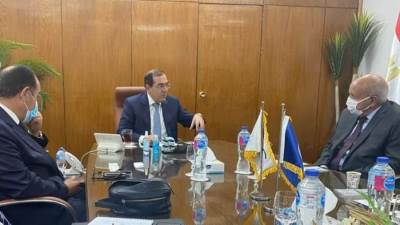 وزير البترول يستقبل وفد جيوشي موتورز لإنتاج السيارات لبحث سبل التعاون