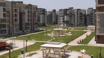 وزير الإسكان يتابع تنفيذ المشروعات السكنية والخدمية بالعاشر من رمضان