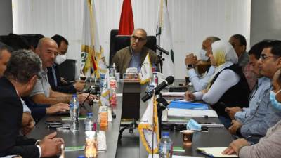 عاصم الجزار يجتمع مع قيادات الإسكان لمتابعة مشروع «أبراج الداون تاون» بالعلمين