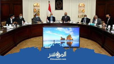 وزير الإسكان ومحافظ الجيزة يستعرضان البدائل التخطيطية لتطوير محيط المتحف المصري الكبير