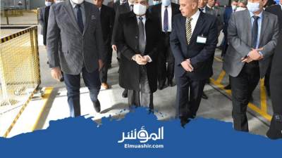 وزير الإنتاج الحربي يتفقد مصنع المصاعد الكهربائية