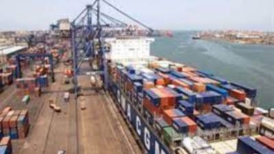 تداول 1304 أطنان بضائع و531 شاحنة و40 سيارة بموانئ البحر الأحمر