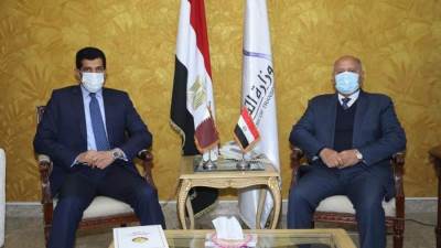 وزير النقل يلتقي سفير قطر لبحث التعاون المشترك في مجال النقل البحري