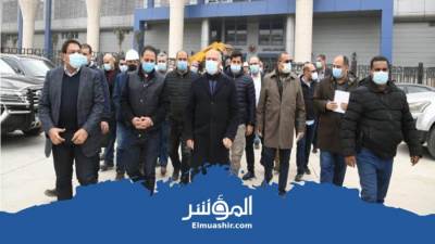  وزير النقل يتابع التجهيزات النهائية  لمحطات القطار الكهربائى الخفيف LRT