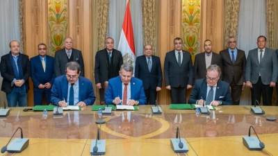 وزيرا الإنتاج الحربي والتموين يشهدان توقيع بروتوكول تعاون لتصنيع مهمات الصوامع 