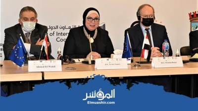 سوق الخضروات والفاكهة بالإسكندرية يدخل منظومة العمل بالطاقة الكهربائية النظيفة 