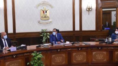 رئيس الوزراء يتابع مع وزير النقل عدداً من مشروعات الوزارة