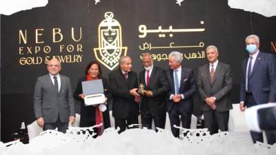 وزير التموين يكرم المشاركين في معرض نيبو للذهب والمجوهرات