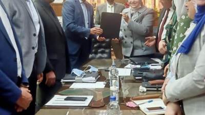 شركة الكهرباء توقع عقدا ب ١٤٠ مليون جنيه 