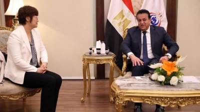 خالد عبد الغفار يستقبل مدير عام شركة "سينوفاك بيوتيك"