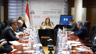 وزيرة التخطيط تلتقي وفد البنك الأوروبى لإعادة الإعمار و التنمية 