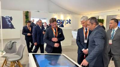 رئيس معرض "Mipim" العقاري العالمي يتجول في الجناح المصري بالمعرض