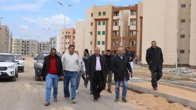  كمال بهجت يتفقد المشروعات القومية بالعاشر من رمضان 