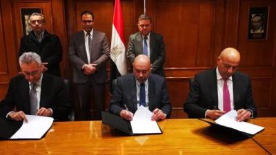 هشام توفيق: توقيع اتفاقية مساهمين لتأسيس أول شركة لبيع السيارات الكهربائية 