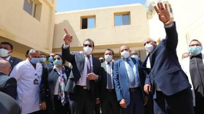 خالد عبدالغفار يوجه بسرعة إنهاء أعمال تطوير مستشفى الخارجة التخصصي 