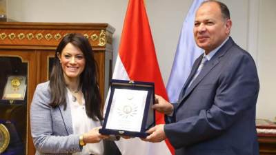 وزيرة التعاون الدولي ومحافظ أسيوط يبحثان تطورات تدشين مركز معلومات شبكات المرافق