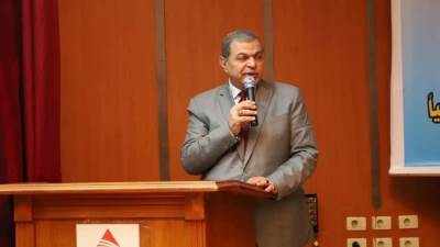 سعفان ومحافظ الشرقية يسلمان 4649 وثيقة تأمين تكافلى للعمالة غير المنتظمة