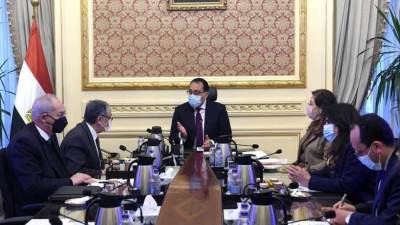 رئيس الوزراء يناقش عروض إقامة مشاريع الهيدروجين الأخضر في مصر