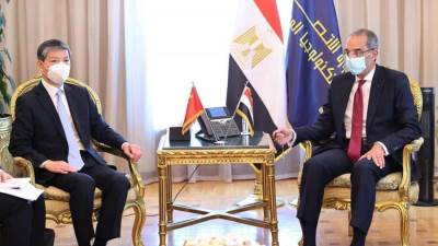 عمرو طلعت يبحث مع سفير الصين التعاون في مجالات الذكاء الإصطناعي