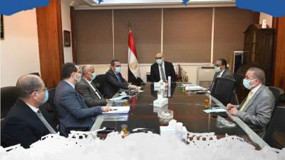 وزير الإسكان يوجه قيادات هيئة المجتمعات بحل مشاكل المستثمرين خلال أيام محددة
