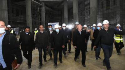 وزير النقل يتفقد أعمال تنفيذ محطة قطارات صعيد مصر   