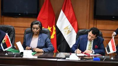 وزير الشباب والرياضة يوقع بروتوكول تعاون مع نظيره الأنجولي