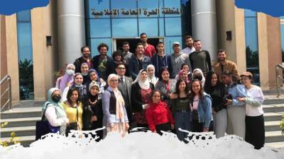 طلاب المعهد الكندى العالي ينتهون من دورة تدريبية بهيئة الاستثمار