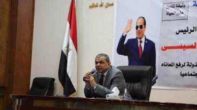 سعفان يسلم 2166 وثيقة تأمين للعمالة غير المنتظمة بالقليوبية