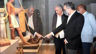 خالد العناني: افتتاح قاعة النسيج المصري بالمتحف القومي للحضارة المصرية قريبا