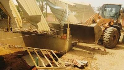 الجيزة تزيل ٢٤ حالة بناء مخالف وتعديات على الأراضي الزراعية بالعياط والبدرشين