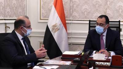 رئيس الوزراء يلتقي رئيس مجلس إدارة البورصة المصرية 