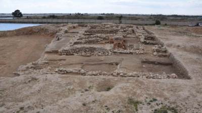 الكشف عن ورشة أثرية لتصنيع الأواني الفخارية بمحافظة الإسكندرية