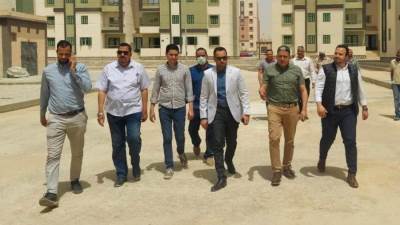 مسئولو المتابعة بالإسكان يتفقدون المشروعات القومية بمدينة ١٥ مايو