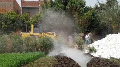 إزالة 9 حالات تعد على الأراضي الزراعية وأملاك الدولة بمركزين بالمنيا