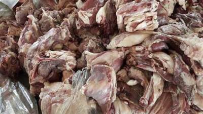 ضبط وإعدام ٤٠٠ كجم لحوم وشاورما غير صالحة للاستخدام الأدمي بالهرم 