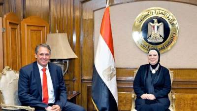 نيفين جامع تبحث مع مرسيدس-بنز ايجيبت خطط الشركة لتعزيز استثماراتها في مصر